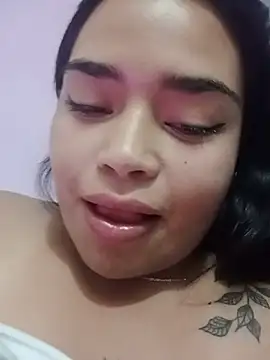 Snapshot of Violett_Cinnamon chatting on 07/02/26, 02:23 Violett Cinnamon online show from 07/02/26, 02:23