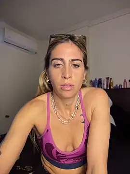 NicoleWilder online show from 08/05/26, 02:44