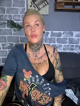 Snapshot of InkedMissLaBaehm chatting on 07/08/26, 10:21 InkedMissLaBaehm online show from 07/08/26, 10:21