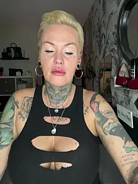 Snapshot of InkedMissLaBaehm chatting on 07/29/26, 11:04 InkedMissLaBaehm online show from 07/29/26, 11:04