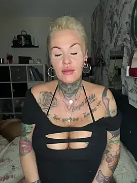 Snapshot of InkedMissLaBaehm chatting on 07/17/26, 10:18 InkedMissLaBaehm online show from 07/17/26, 10:18
