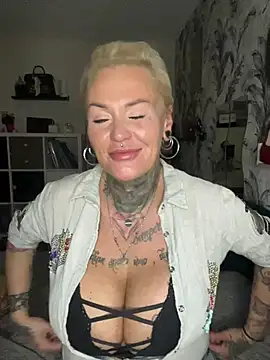 Snapshot of InkedMissLaBaehm chatting on 07/14/26, 10:05 InkedMissLaBaehm online show from 07/14/26, 10:05