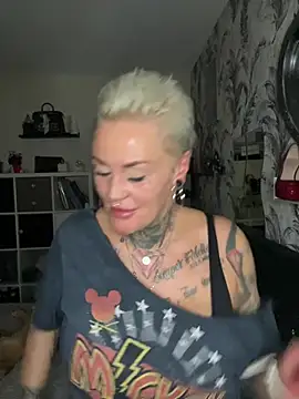 Snapshot of InkedMissLaBaehm chatting on 07/15/26, 10:39 InkedMissLaBaehm online show from 07/15/26, 10:39