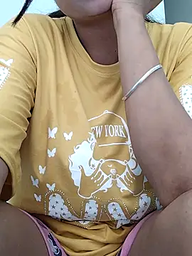 Snapshot of Missridhi chatting on 08/04/26, 10:20 Missridhi online show from 08/04/26, 10:20