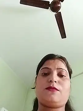 Snapshot of Missridhi chatting on 06/18/26, 11:04 Missridhi online show from 06/18/26, 11:04