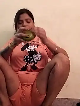 Snapshot of Missridhi chatting on 06/24/26, 10:25 Missridhi online show from 06/24/26, 10:25
