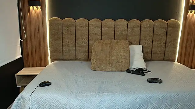 IsisRosee online show from 07/21/26, 07:15
