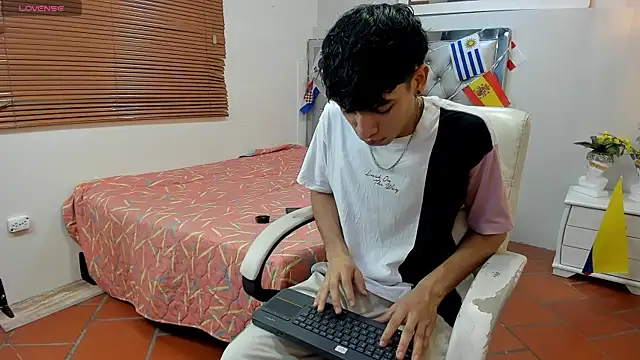 Snapshot of Jake_Falcon chatting on 07/16/26, 11:29 Jake Falcon online show from 07/16/26, 11:29