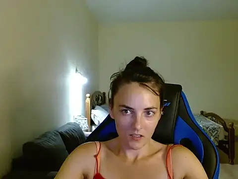 Snapshot of OliviaTheS chatting on 06/27/26, 08:04 OliviaTheS online show from 06/27/26, 08:04