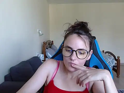 Snapshot of OliviaTheS chatting on 06/28/26, 10:21 OliviaTheS online show from 06/28/26, 10:21