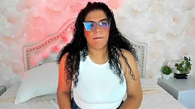 Elizabeth Woodsl online show from 06/15/26, 03:40