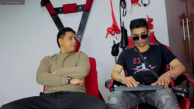 Snapshot of Alejandro_and_Deiby chatting on 06/19/26, 03:01 Alejandro and Deiby online show from 06/19/26, 03:01