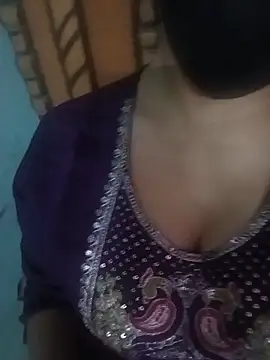 Snapshot of bharti_2 chatting on 06/12/26, 05:27 bharti 2 online show from 06/12/26, 05:27