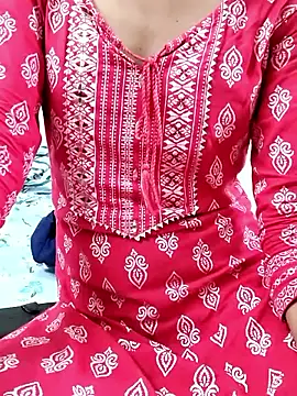 Snapshot of simran_kaur01 chatting on 06/11/26, 07:27 simran kaur01 online show from 06/11/26, 07:27