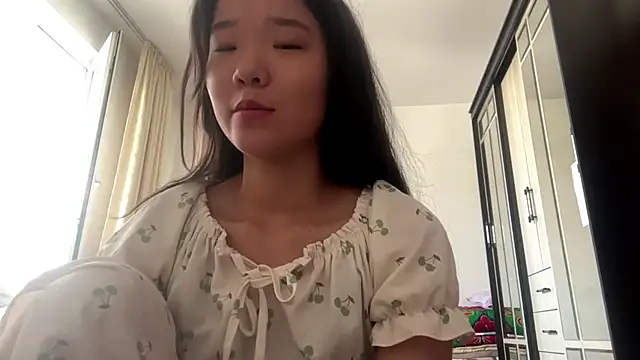 Mika strawberry online show from 06/22/26, 05:37