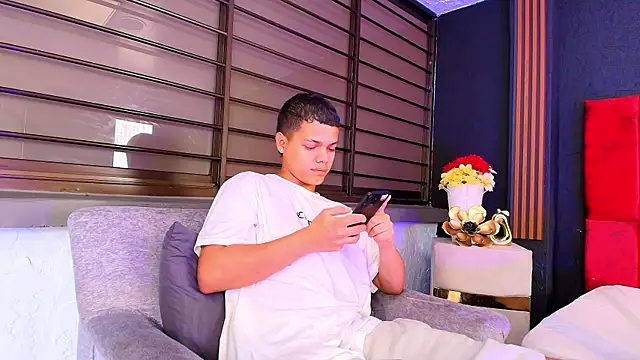 JulianSterling    online show from 06/13/26, 07:34