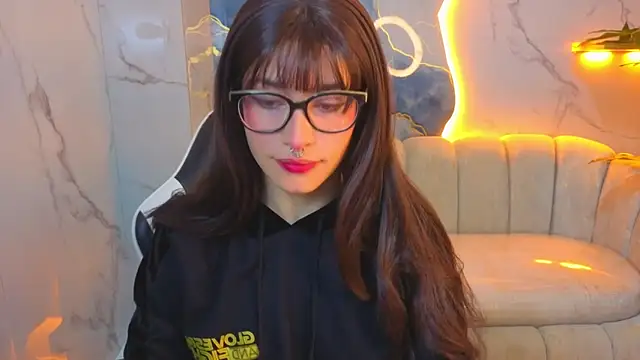 Snapshot of Lily_Tx chatting on 06/18/26, 12:43 Lily Tx online show from 06/18/26, 12:43