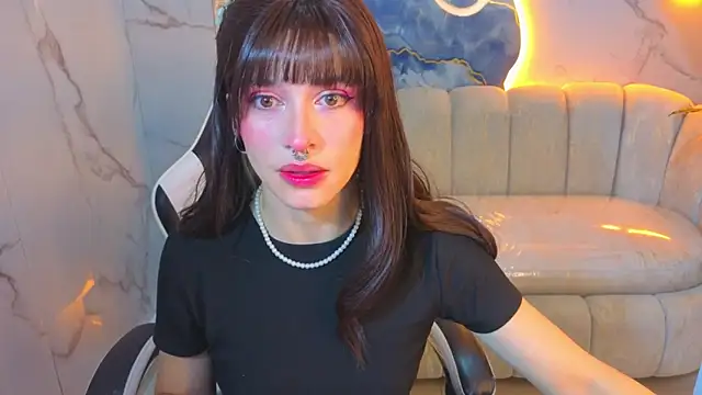 Snapshot of Lily_Tx chatting on 06/20/26, 12:43 Lily Tx online show from 06/20/26, 12:43