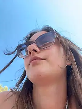 Snapshot of Violet_Velvet chatting on 06/26/26, 02:01 Violet Velvet online show from 06/26/26, 02:01