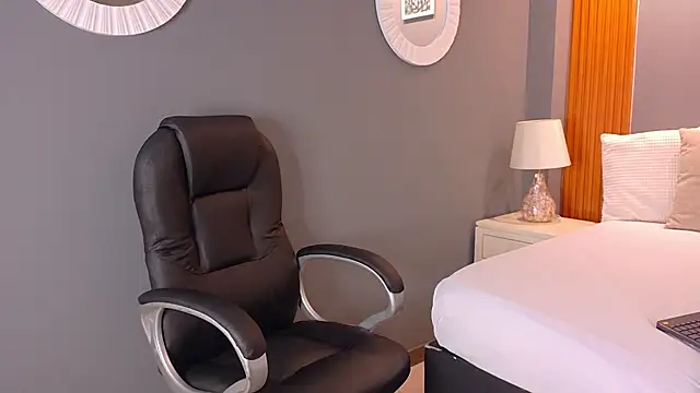 Juliana Valencian online show from 06/25/26, 10:26