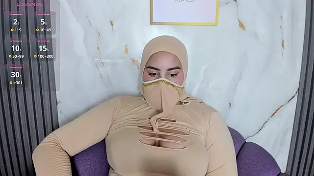 Nadia Sammur online show from 06/12/26, 01:36