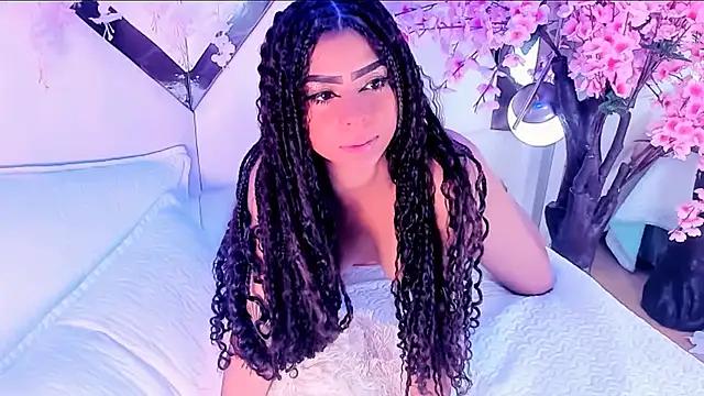 Snapshot of Kittyhart01 chatting on 07/13/26, 01:43 Kittyhart01 online show from 07/13/26, 01:43