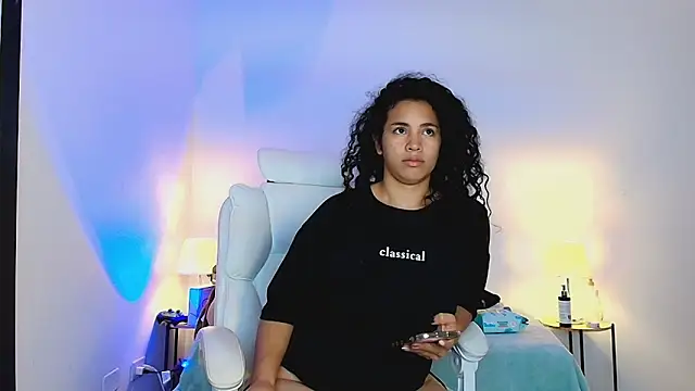 Isabella Sophia19 online show from 06/19/26, 10:47