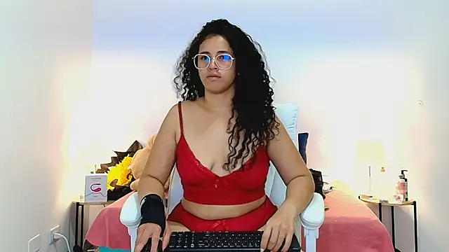 Isabella Sophia19 online show from 07/11/26, 01:17
