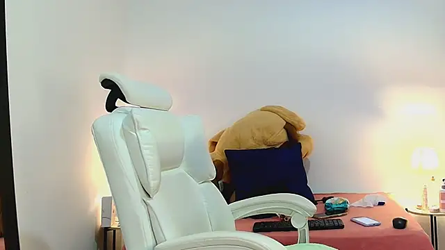 Isabella Sophia19 online show from 07/04/26, 03:13
