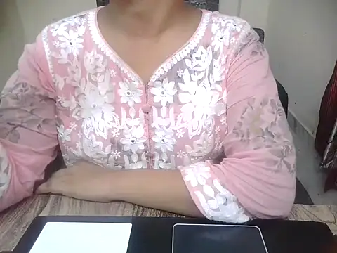 Bold-Divya1 online show from 07/28/26, 12:59