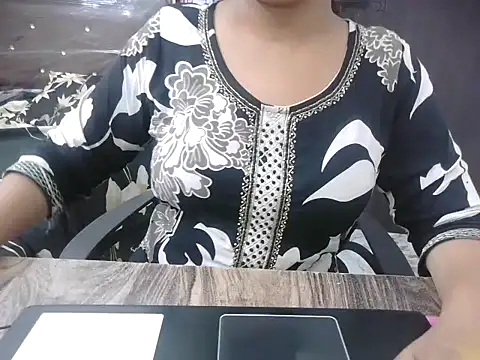 Bold-Divya1 online show from 06/25/26, 04:10