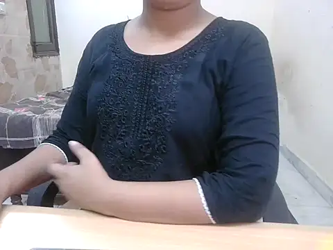 Bold-Divya1 online show from 07/18/26, 04:10