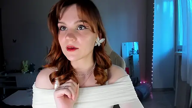 Snapshot of amelia_braun chatting on 06/18/26, 01:15 amelia braun online show from 06/18/26, 01:15