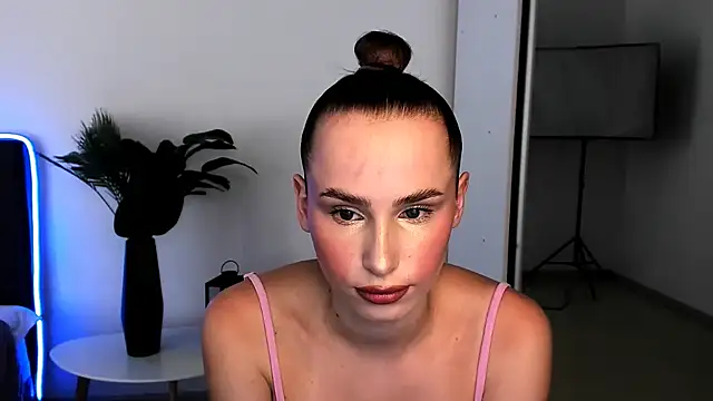 Snapshot of ViviStar65 chatting on 06/15/26, 01:44 ViviStar65 online show from 06/15/26, 01:44