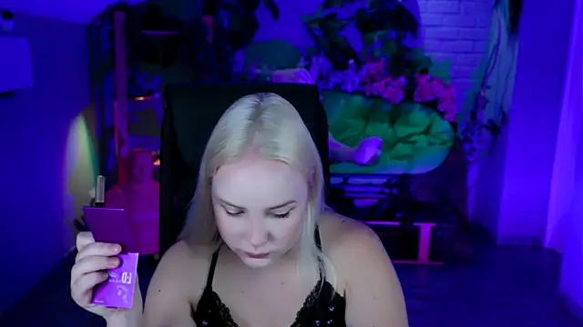 Snapshot of stellawatts chatting on 07/24/26, 12:12 stellawatts online show from 07/24/26, 12:12