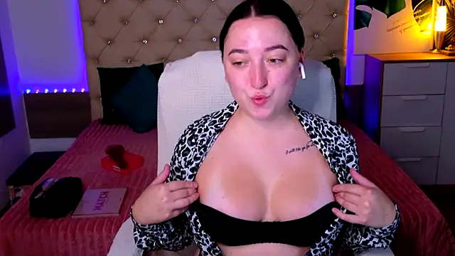 AVA MAXIMUS online show from 07/28/26, 04:53