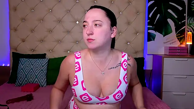 AVA MAXIMUS online show from 06/17/26, 04:45