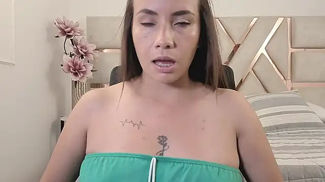 Snapshot of Karol_vg chatting on 06/22/26, 11:18 Karol vg online show from 06/22/26, 11:18