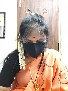 Snapshot of Tamil_white_beauty chatting on 07/17/26, 06:05 Tamil white beauty online show from 07/17/26, 06:05