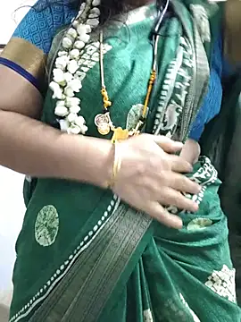Snapshot of Tamil_white_beauty chatting on 06/30/26, 01:00 Tamil white beauty online show from 06/30/26, 01:00