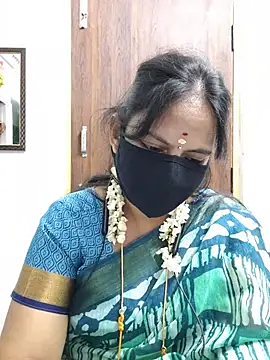 Snapshot of Tamil_white_beauty chatting on 07/10/26, 05:46 Tamil white beauty online show from 07/10/26, 05:46