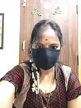 Snapshot of Tamil_white_beauty chatting on 07/19/26, 02:36 Tamil white beauty online show from 07/19/26, 02:36