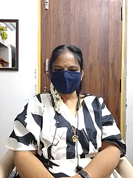 Snapshot of Tamil_white_beauty chatting on 07/16/26, 10:45 Tamil white beauty online show from 07/16/26, 10:45