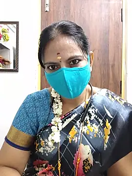 Snapshot of Tamil_white_beauty chatting on 07/14/26, 06:29 Tamil white beauty online show from 07/14/26, 06:29