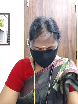 Snapshot of Tamil_white_beauty chatting on 06/17/26, 04:56 Tamil white beauty online show from 06/17/26, 04:56