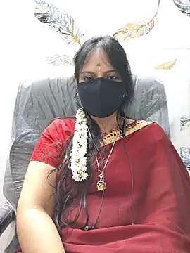 Snapshot of Tamil_white_beauty chatting on 07/28/26, 06:20 Tamil white beauty online show from 07/28/26, 06:20