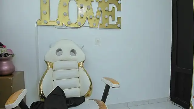 valerie  skinny online show from 06/19/26, 04:40