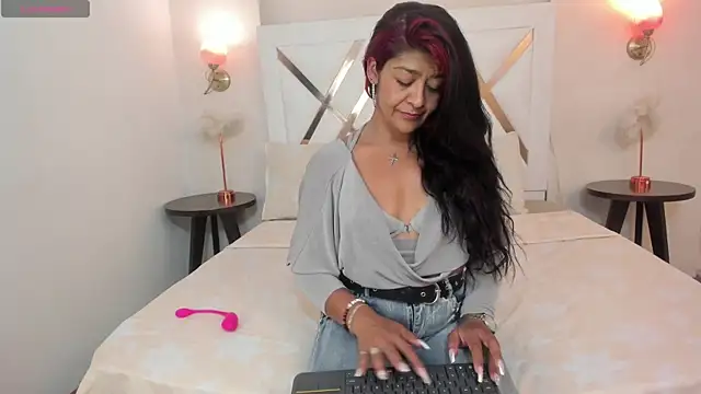 Snapshot of Sky_Collins_ chatting on 07/15/26, 08:05 Sky Collins online show from 07/15/26, 08:05