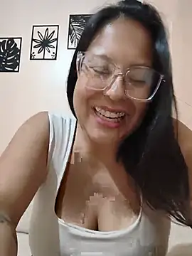 Snapshot of Coral_611 chatting on 06/25/26, 10:48 Coral 611 online show from 06/25/26, 10:48