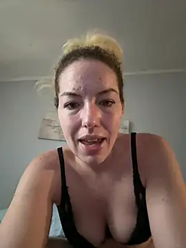 Snapshot of milfymorgan chatting on 06/20/26, 02:33 milfymorgan online show from 06/20/26, 02:33